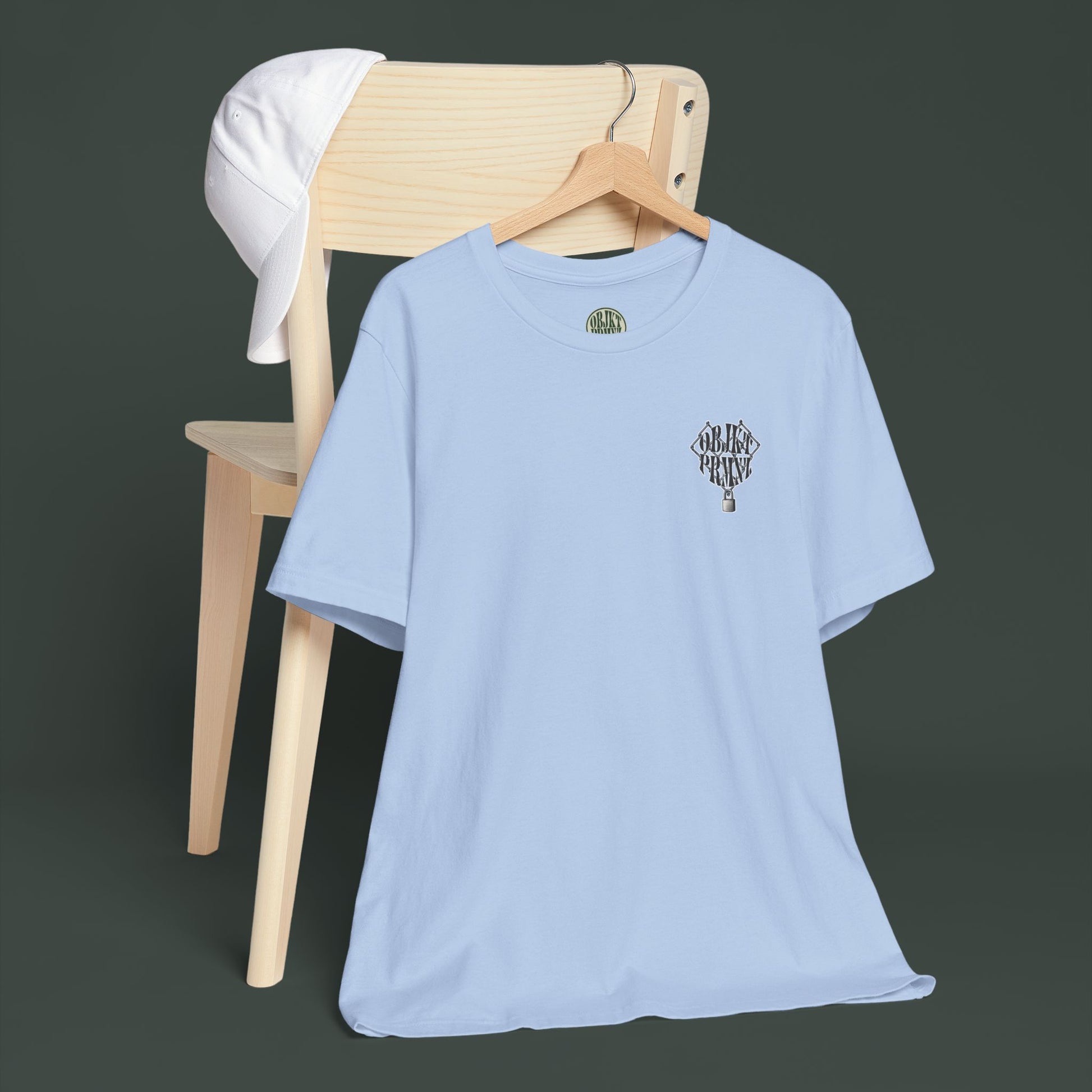 Trendy Minimalist Heart Tee - Unisex Jersey Short Sleeve T-Shirt