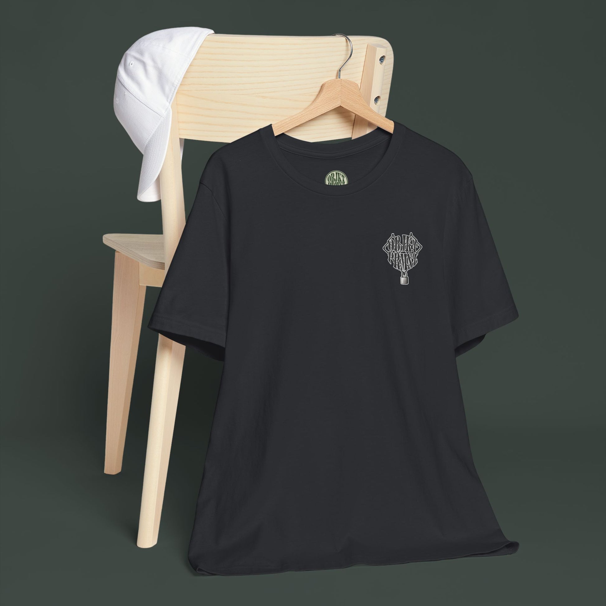 Trendy Minimalist Heart Tee - Unisex Jersey Short Sleeve T-Shirt