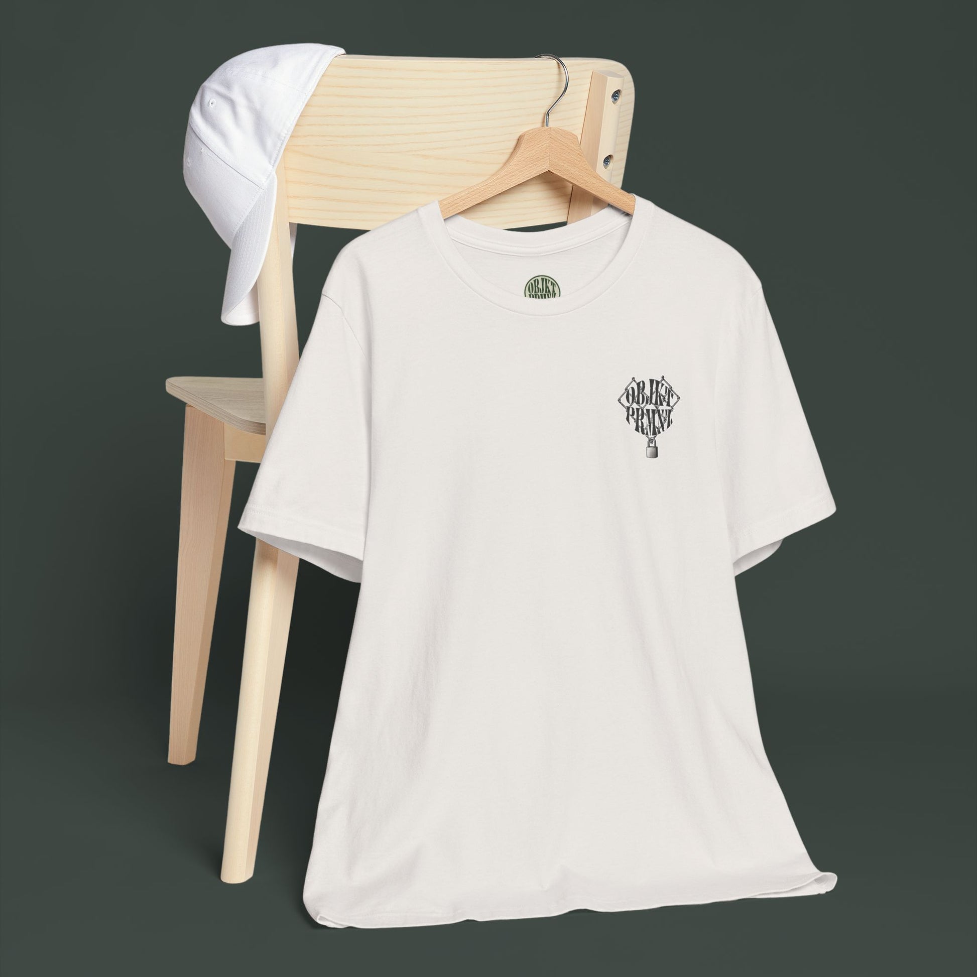 Trendy Minimalist Heart Tee - Unisex Jersey Short Sleeve T-Shirt